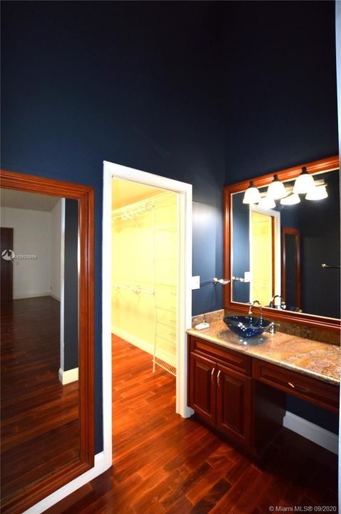 Vendido Recientemente: $849,900 (3 camas, 4 baños, 2801 Pies cuadrados)