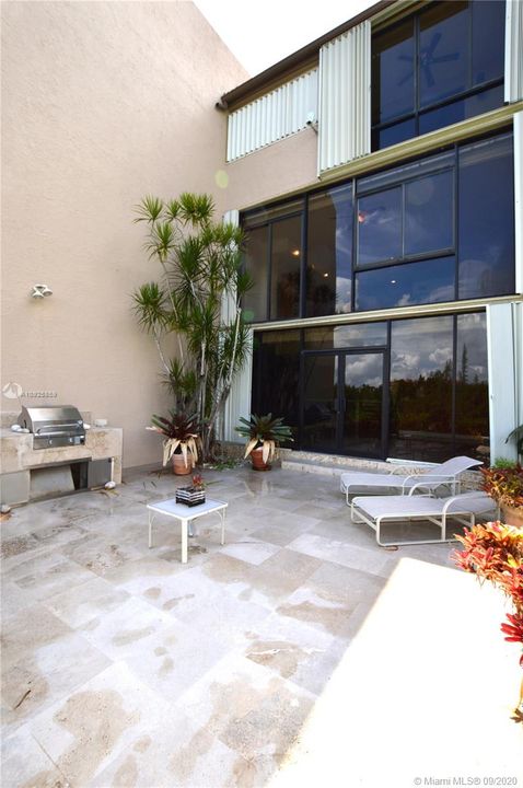 Vendido Recientemente: $849,900 (3 camas, 4 baños, 2801 Pies cuadrados)