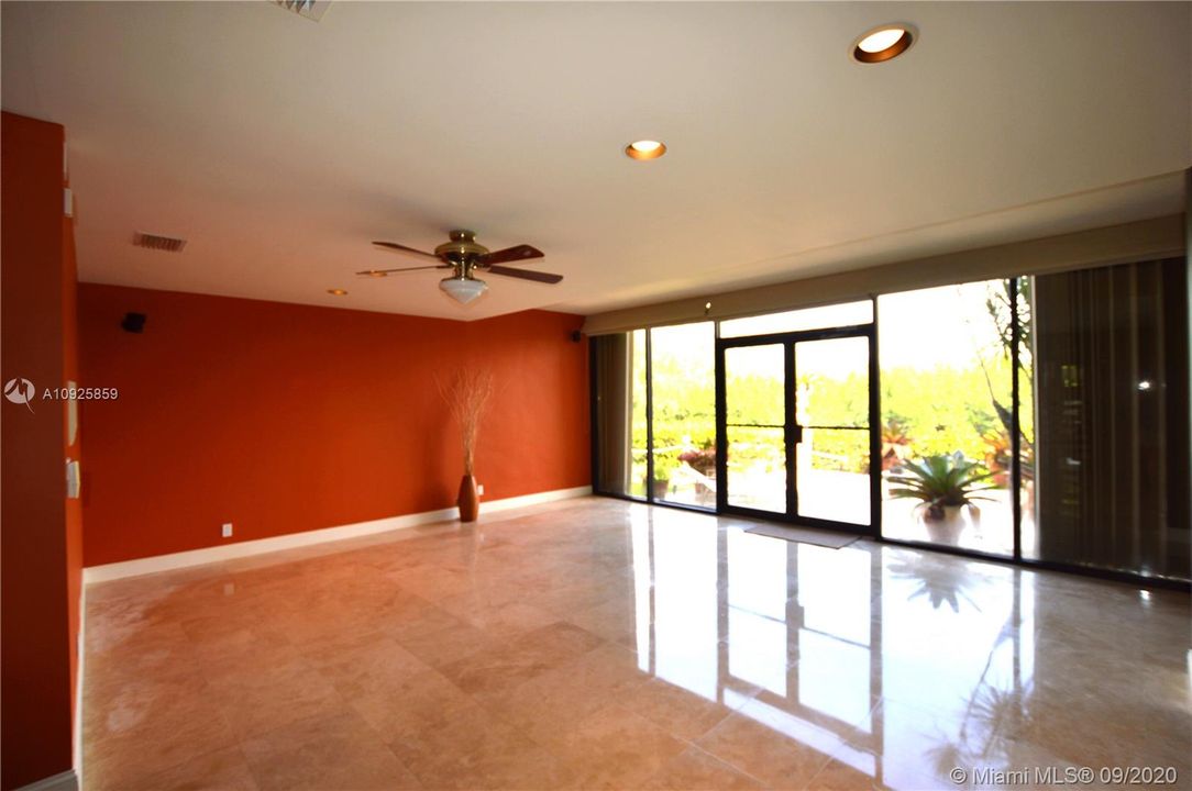 Vendido Recientemente: $849,900 (3 camas, 4 baños, 2801 Pies cuadrados)