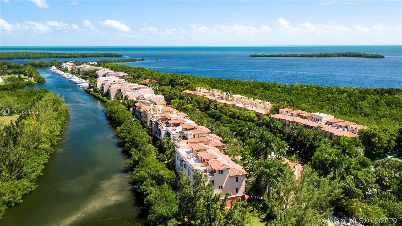 Vendido Recientemente: $849,900 (3 camas, 4 baños, 2801 Pies cuadrados)