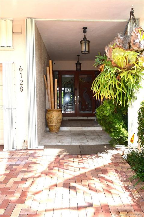 Vendido Recientemente: $849,900 (3 camas, 4 baños, 2801 Pies cuadrados)