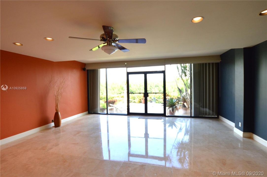 Vendido Recientemente: $849,900 (3 camas, 4 baños, 2801 Pies cuadrados)