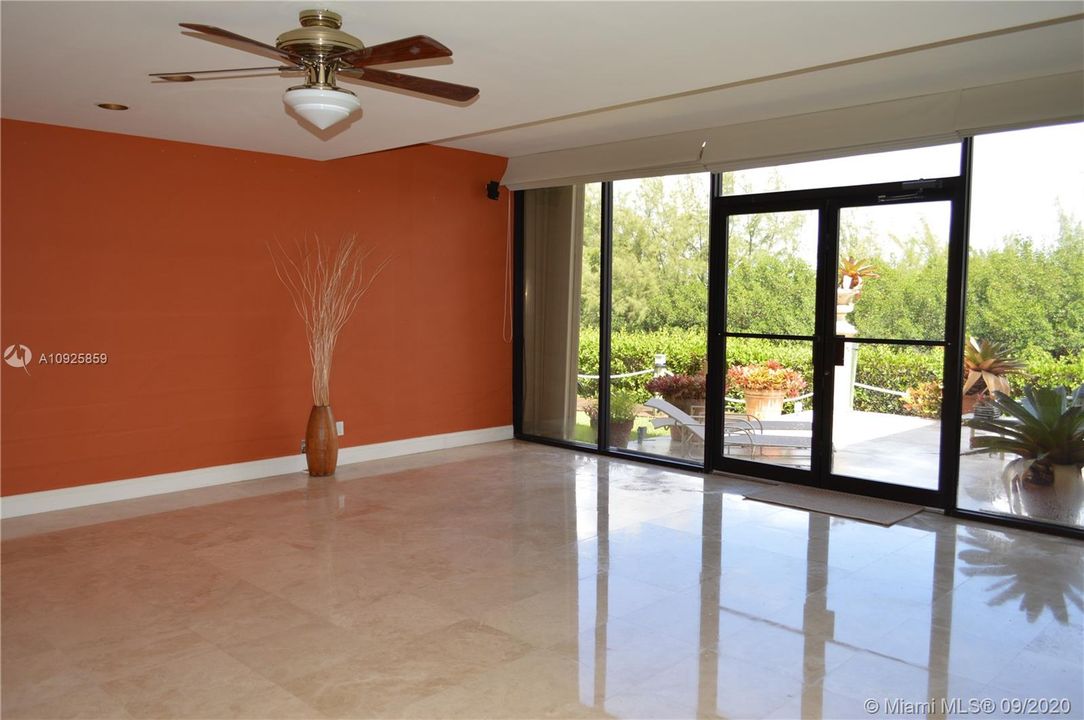 Vendido Recientemente: $849,900 (3 camas, 4 baños, 2801 Pies cuadrados)