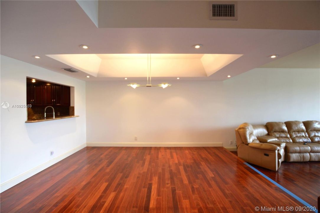 Vendido Recientemente: $849,900 (3 camas, 4 baños, 2801 Pies cuadrados)