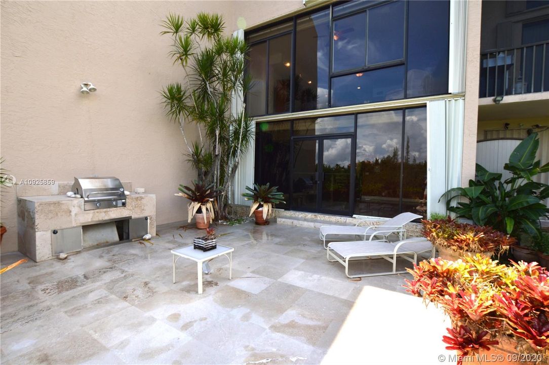 Vendido Recientemente: $849,900 (3 camas, 4 baños, 2801 Pies cuadrados)