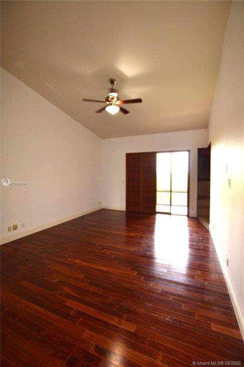 Vendido Recientemente: $849,900 (3 camas, 4 baños, 2801 Pies cuadrados)