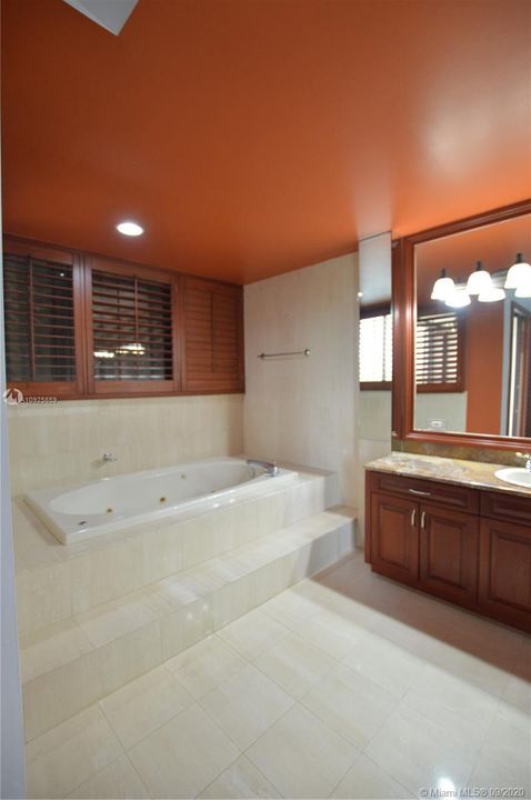 Vendido Recientemente: $849,900 (3 camas, 4 baños, 2801 Pies cuadrados)