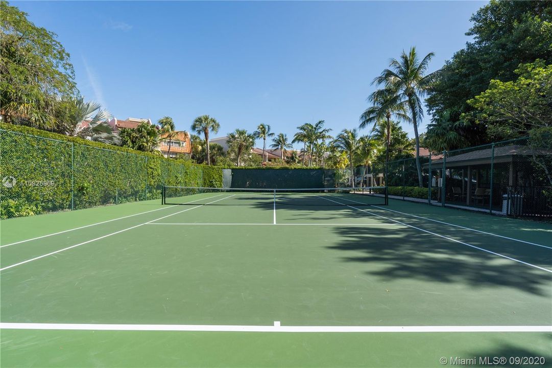 Vendido Recientemente: $849,900 (3 camas, 4 baños, 2801 Pies cuadrados)