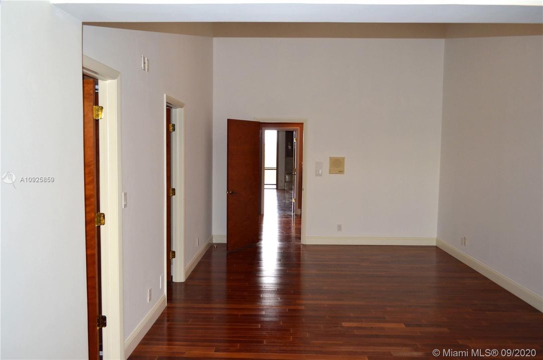 Vendido Recientemente: $849,900 (3 camas, 4 baños, 2801 Pies cuadrados)