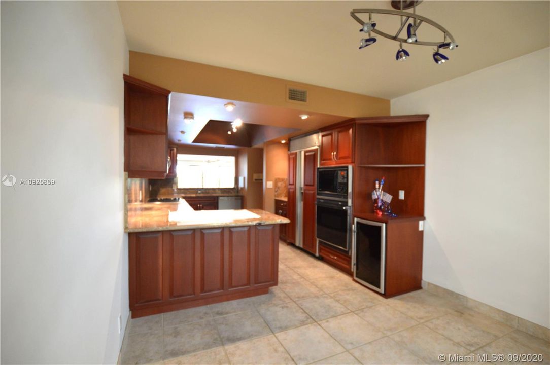 Vendido Recientemente: $849,900 (3 camas, 4 baños, 2801 Pies cuadrados)