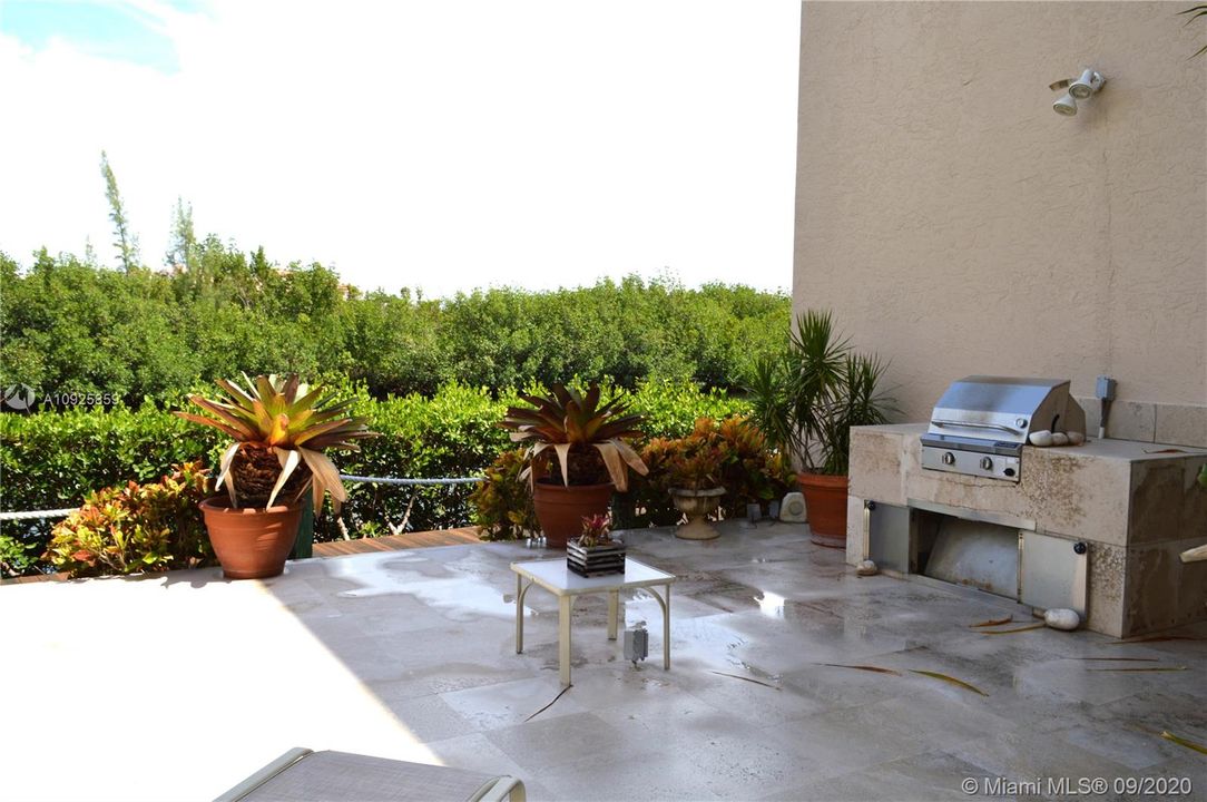 Vendido Recientemente: $849,900 (3 camas, 4 baños, 2801 Pies cuadrados)