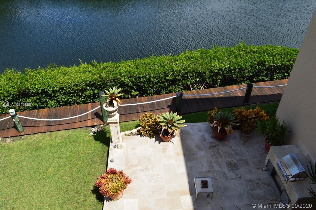 Vendido Recientemente: $849,900 (3 camas, 4 baños, 2801 Pies cuadrados)