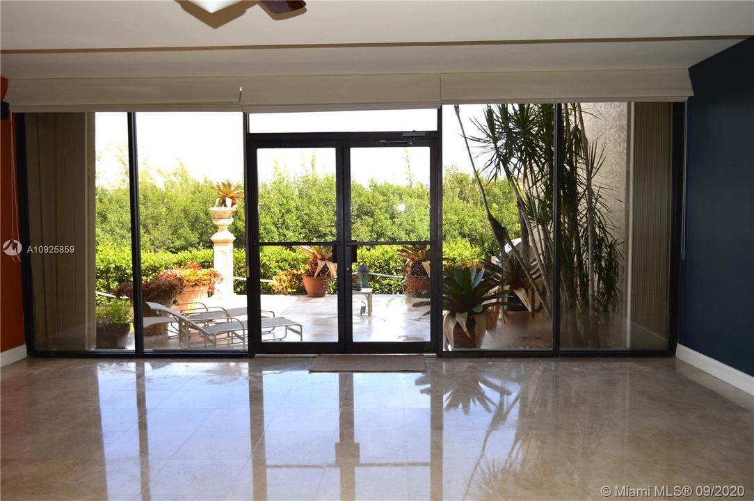 Vendido Recientemente: $849,900 (3 camas, 4 baños, 2801 Pies cuadrados)