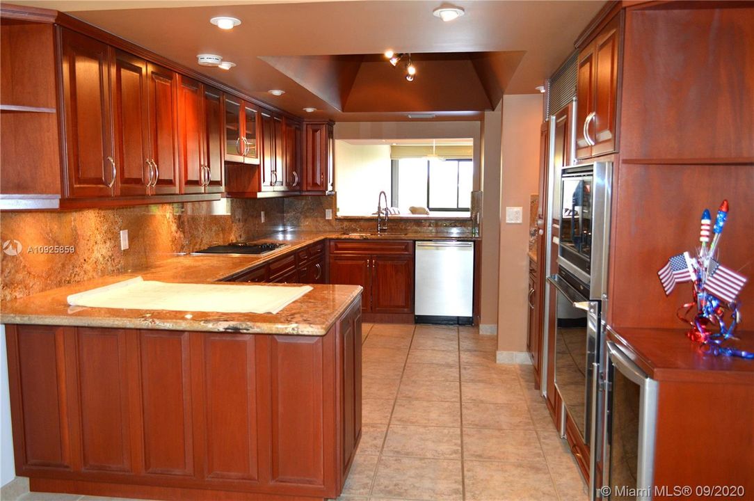 Vendido Recientemente: $849,900 (3 camas, 4 baños, 2801 Pies cuadrados)