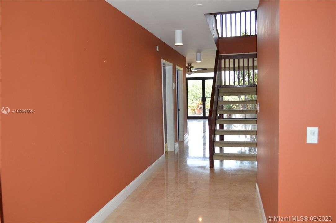 Vendido Recientemente: $849,900 (3 camas, 4 baños, 2801 Pies cuadrados)