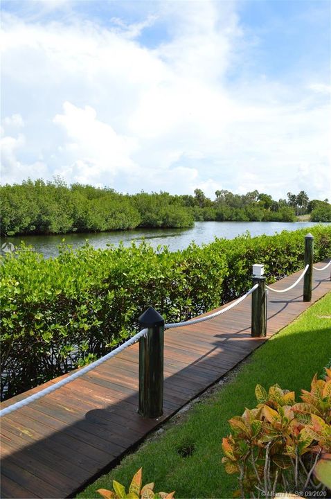 Vendido Recientemente: $849,900 (3 camas, 4 baños, 2801 Pies cuadrados)