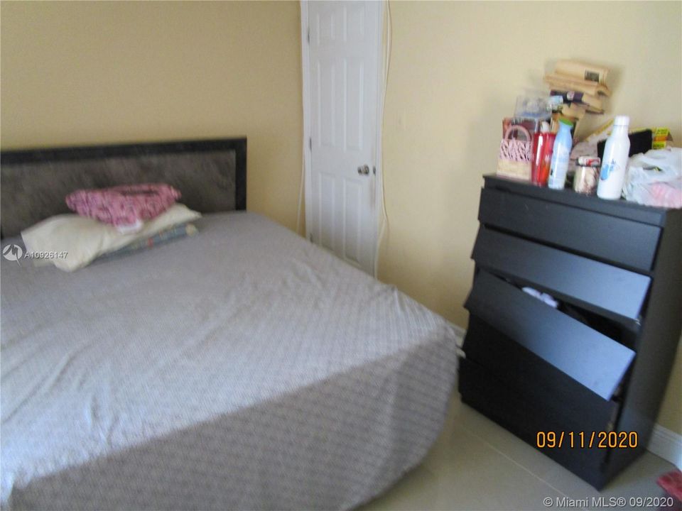 最近售出: $260,000 (3 贝兹, 2 浴室, 1057 平方英尺)