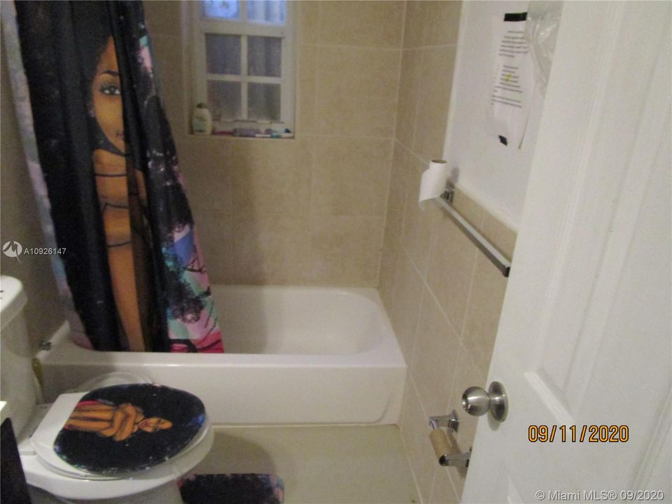 最近售出: $260,000 (3 贝兹, 2 浴室, 1057 平方英尺)