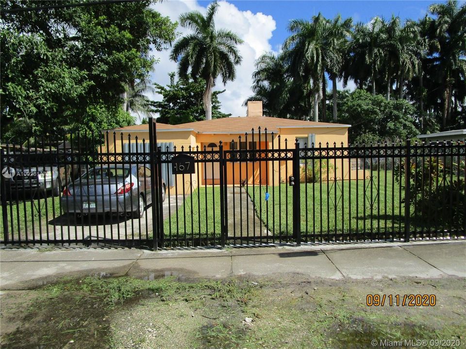 最近售出: $260,000 (3 贝兹, 2 浴室, 1057 平方英尺)