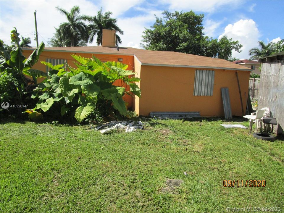 最近售出: $260,000 (3 贝兹, 2 浴室, 1057 平方英尺)