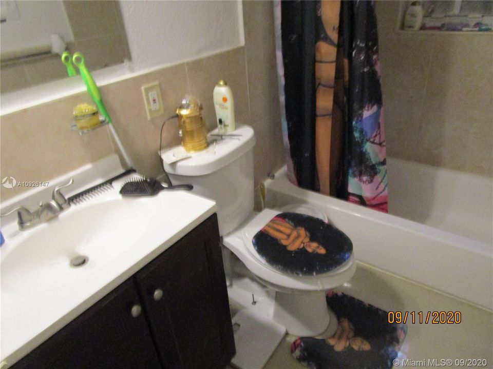 最近售出: $260,000 (3 贝兹, 2 浴室, 1057 平方英尺)