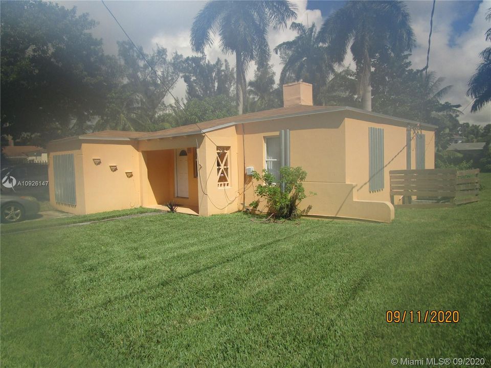 最近售出: $260,000 (3 贝兹, 2 浴室, 1057 平方英尺)