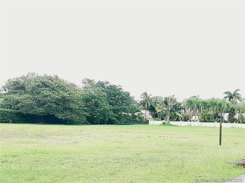 Vendido Recientemente: $345,000 (0.65 acres)