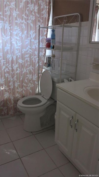 Недавно продано: $250,000 (2 спален, 1 ванн, 1390 Квадратных фут)