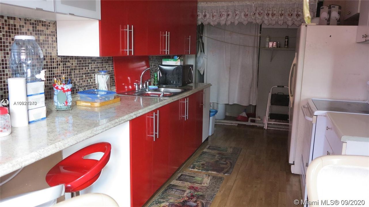 Недавно продано: $250,000 (2 спален, 1 ванн, 1390 Квадратных фут)