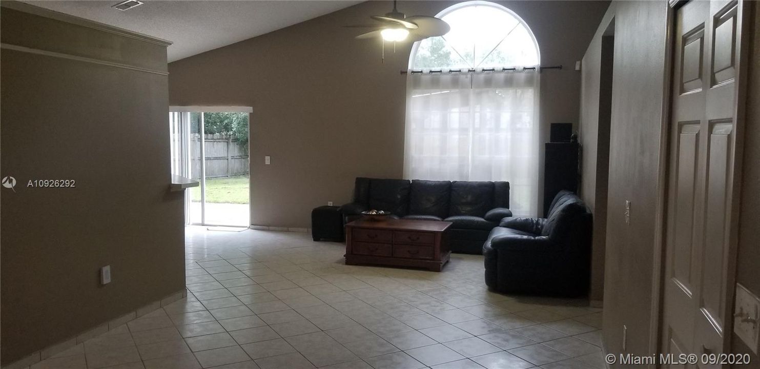 Recently Sold: $287,000 (4 beds, 2 baths, 1998 Square Feet)