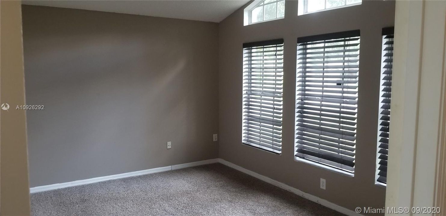 Recently Sold: $287,000 (4 beds, 2 baths, 1998 Square Feet)