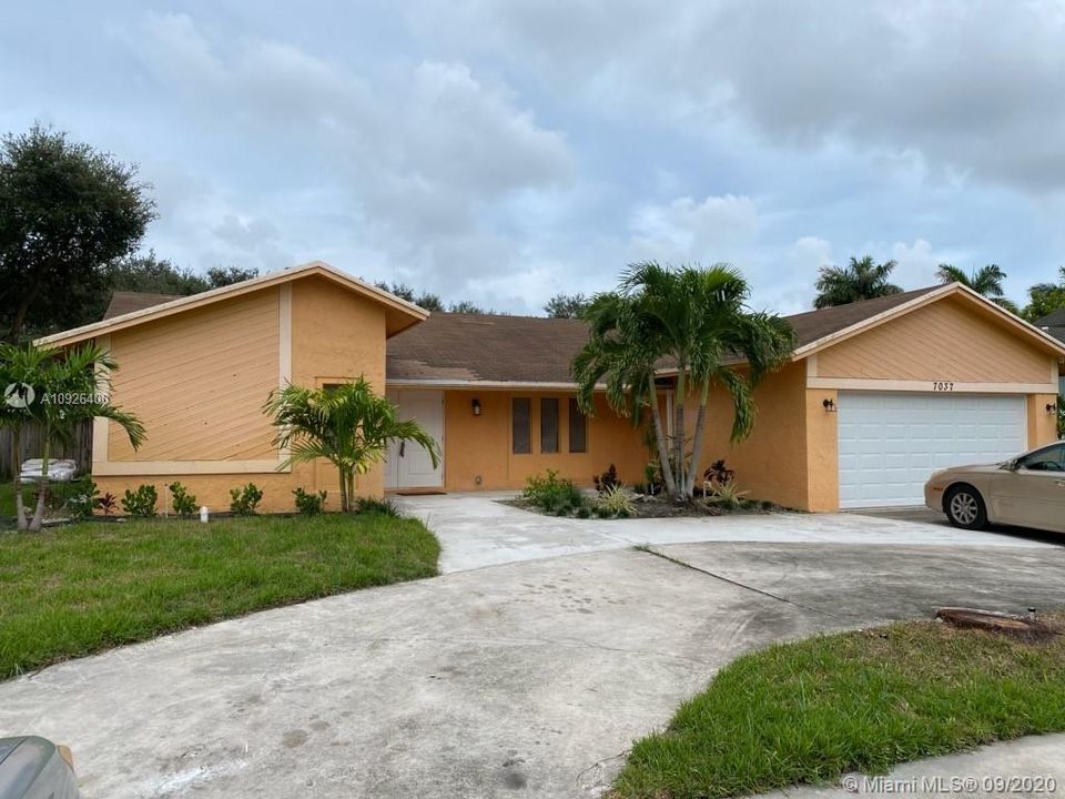 Recently Sold: $390,000 (3 beds, 2 baths, 2103 Square Feet)