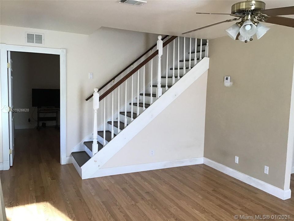 Недавно продано: $269,000 (3 спален, 2 ванн, 1605 Квадратных фут)