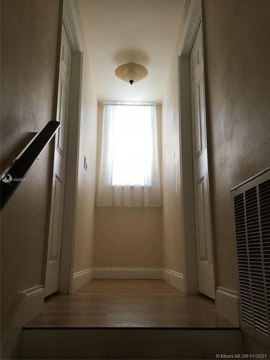 Недавно продано: $269,000 (3 спален, 2 ванн, 1605 Квадратных фут)