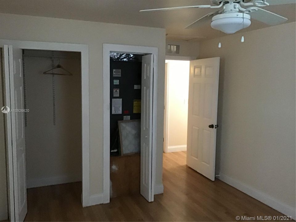 Недавно продано: $269,000 (3 спален, 2 ванн, 1605 Квадратных фут)