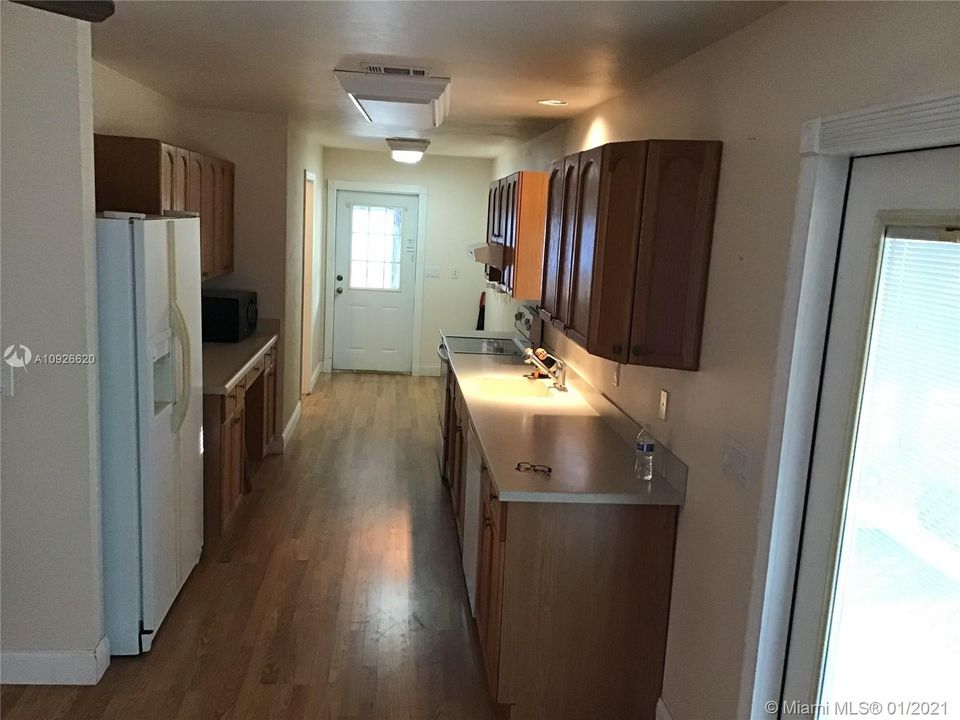 Недавно продано: $269,000 (3 спален, 2 ванн, 1605 Квадратных фут)