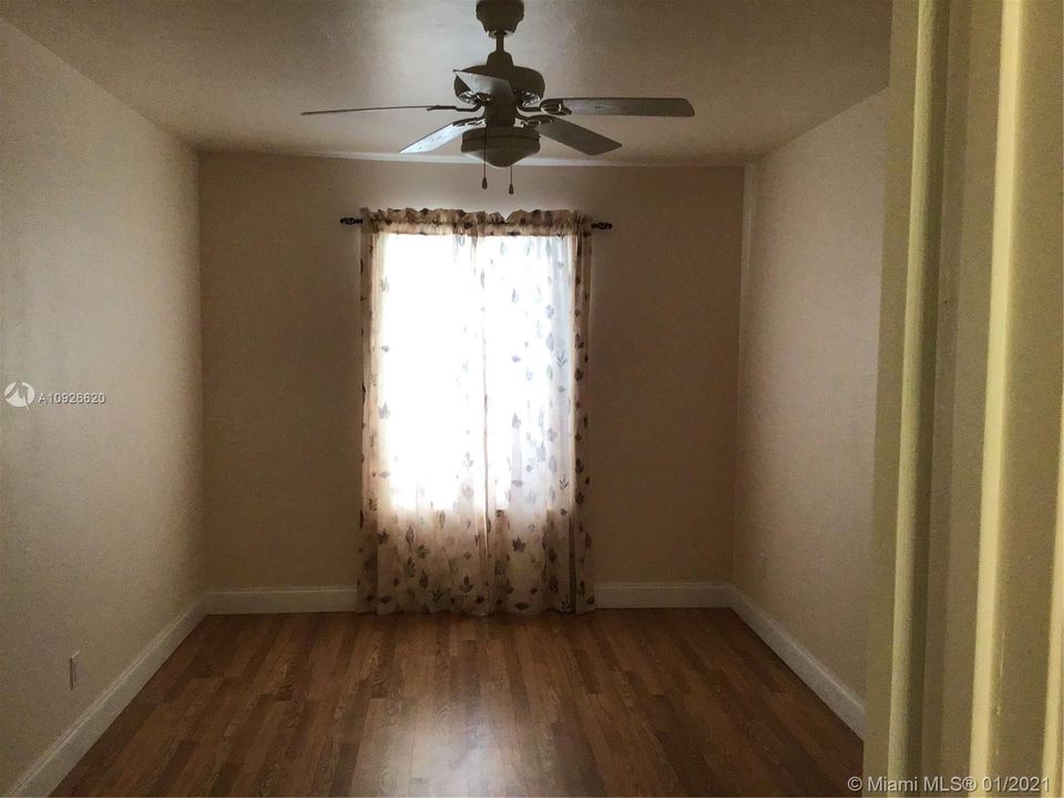 Недавно продано: $269,000 (3 спален, 2 ванн, 1605 Квадратных фут)