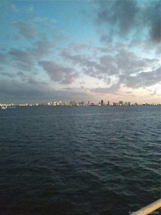 Недавно арендовано: $1,400 (1 спален, 1 ванн, 800 Квадратных фут)