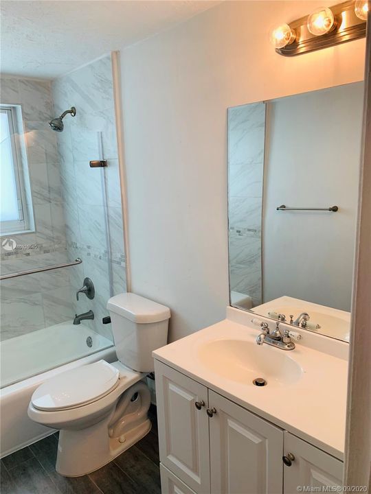 Недавно арендовано: $1,400 (1 спален, 1 ванн, 800 Квадратных фут)