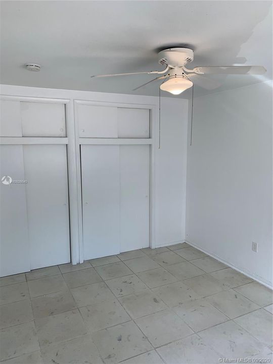 Недавно арендовано: $1,400 (1 спален, 1 ванн, 800 Квадратных фут)