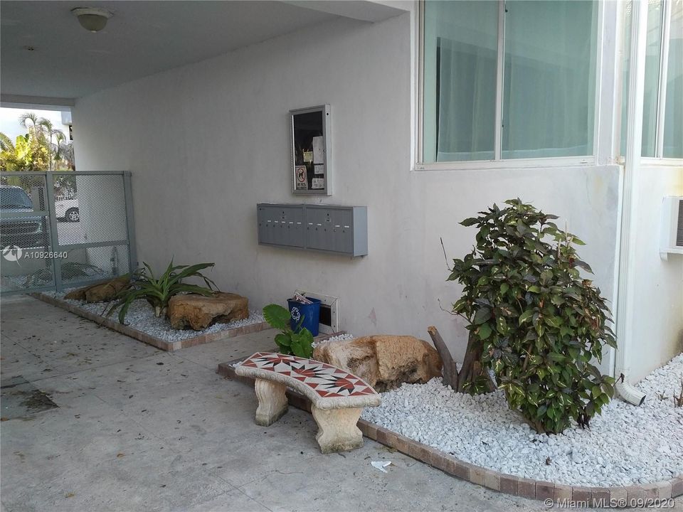 Недавно арендовано: $1,400 (1 спален, 1 ванн, 800 Квадратных фут)