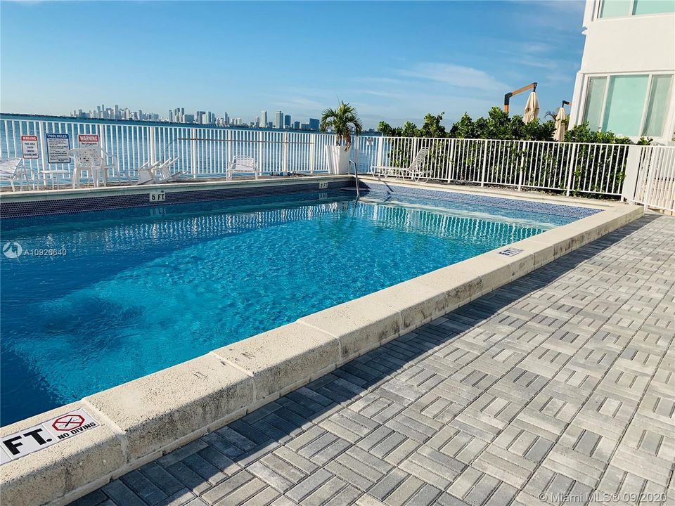 Недавно арендовано: $1,400 (1 спален, 1 ванн, 800 Квадратных фут)