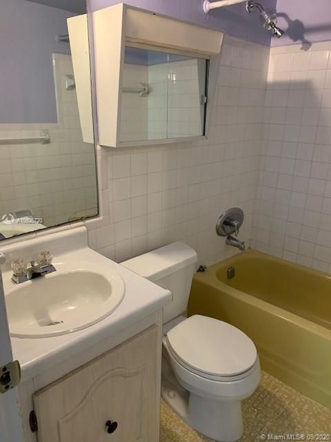 Vendido Recientemente: $138,000 (2 camas, 2 baños, 870 Pies cuadrados)