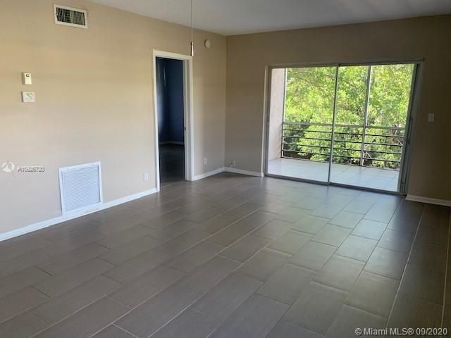 Vendido Recientemente: $138,000 (2 camas, 2 baños, 870 Pies cuadrados)