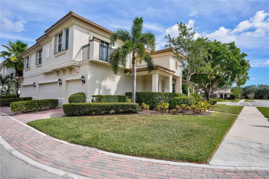 Recently Sold: $255,000 (2 beds, 2 baths, 1144 Square Feet)
