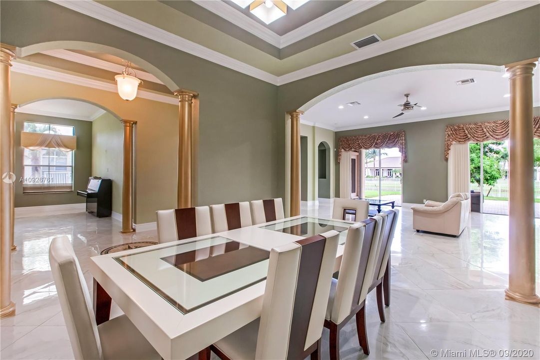 Recently Rented: $5,500 (6 beds, 3 baths, 3664 Square Feet)