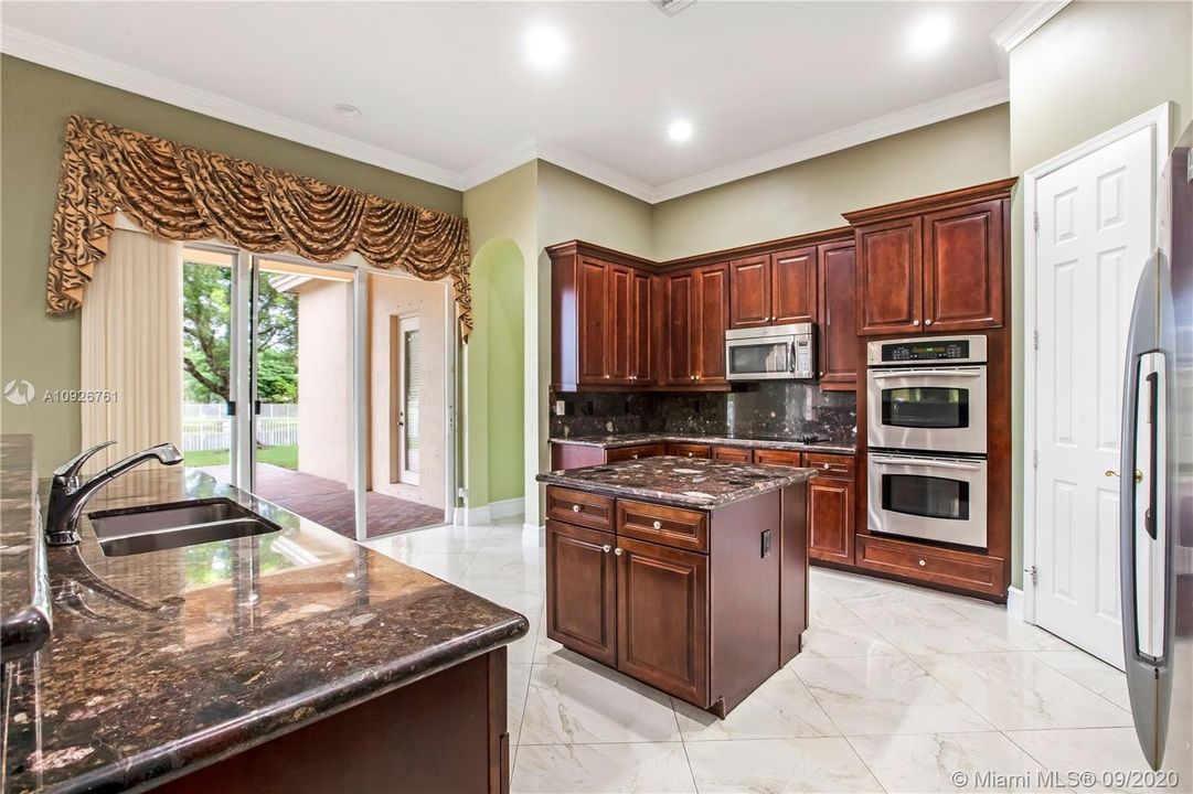Recently Rented: $5,500 (6 beds, 3 baths, 3664 Square Feet)