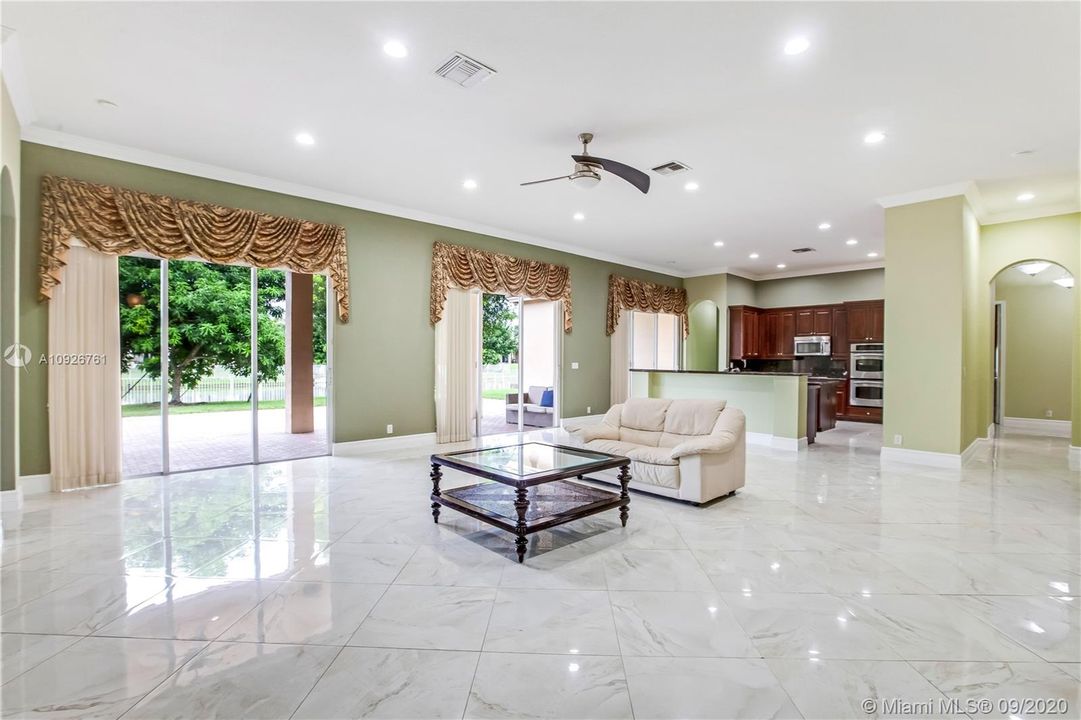 Recently Rented: $5,500 (6 beds, 3 baths, 3664 Square Feet)