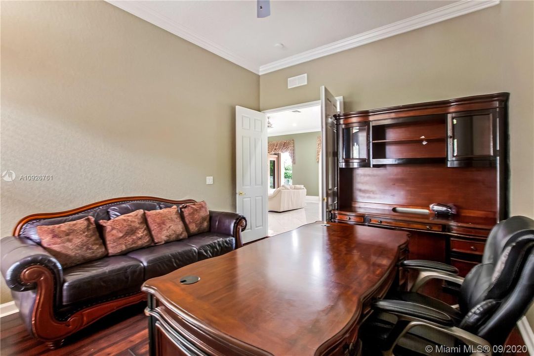 Recently Rented: $5,500 (6 beds, 3 baths, 3664 Square Feet)