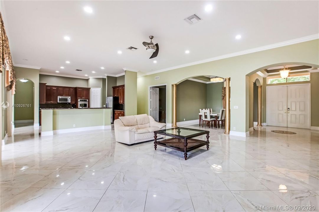 Recently Rented: $5,500 (6 beds, 3 baths, 3664 Square Feet)